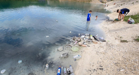 Бирюзовые водоёмы карьера Харпур в Англии