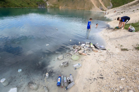 Бирюзовые водоёмы карьера Харпур в Англии