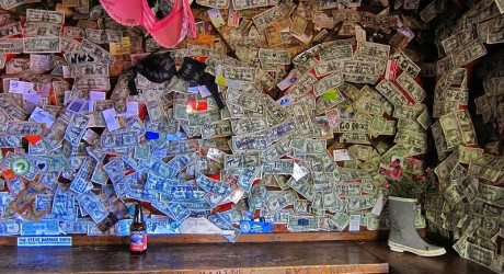 Денежный бар на Аляске