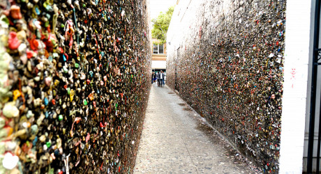 Аллея жевательной резинки в Калифорнии