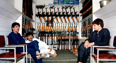 Дарра-Адам-Хель — деревня торговцев оружием в Пакистане