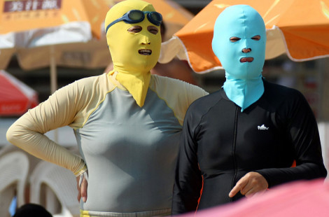 Маски фейскини (Face-kini) набирают популярность на пляжах Китая