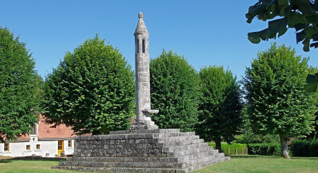 Фонари мертвых в центральной и западной частях Франции