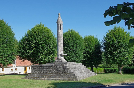 Фонари мертвых в центральной и западной частях Франции