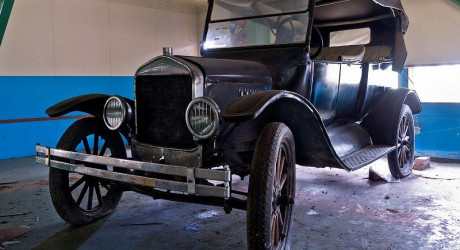 Заброшенный музей с коллекционными раритетными автомобилями в Японии