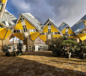 Кубические дома Роттердама: район, где люди живут внутри наклонённых кубов