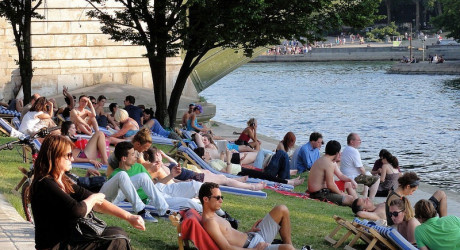 Paris Plages – искусственный пляж прямо на берегу Сены