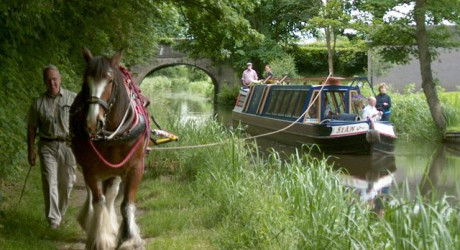 Конные баржи – необычный исторический аттракцион для туристов в Англии