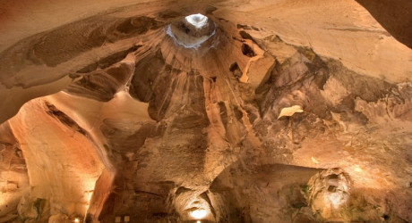 Огромная сеть меловых пещер в Национальном парке Бейт-Гуврин в Израиле