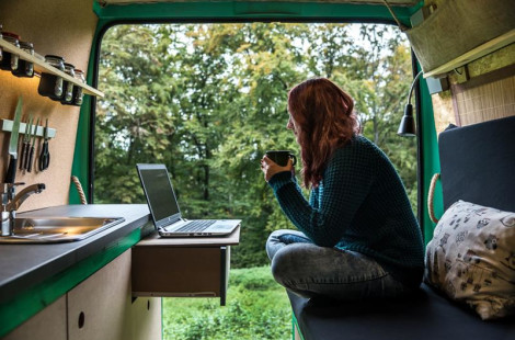 Венгерский фотограф переоборудовал свой старенький фургон в машину для путешествий