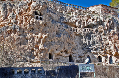 Сивика – необычная испанская деревушка, высеченная в скале