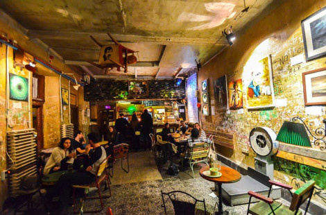 Руин-бары Будапешта – что это такое и кто туда ходит?