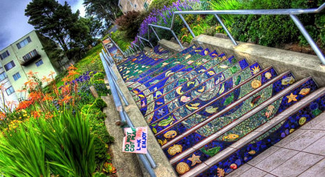 15 красочных лестниц в стиле Street-Art