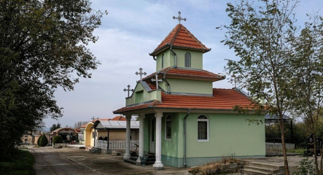 Необычные мавзолеи на кладбищах Восточной Сербии