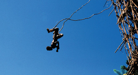 Land diving  - опасный ритуал жителей острова Пентекост