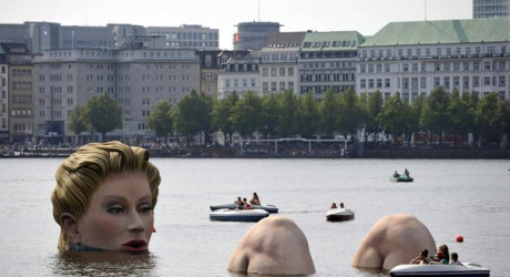 Две необычные скульптуры