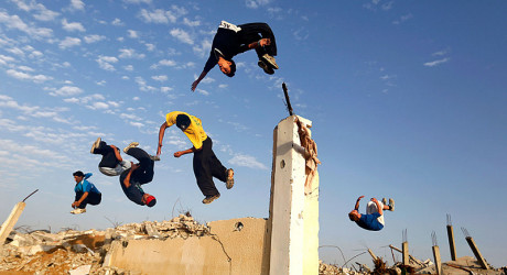 Паркур среди развалин