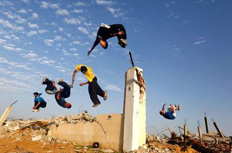 Паркур среди развалин