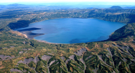В кальдере вулкана "Узон" (Камчатка)