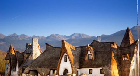 «Глиняный замок Долины Фей» – необычный отель на северо-западе Румынии