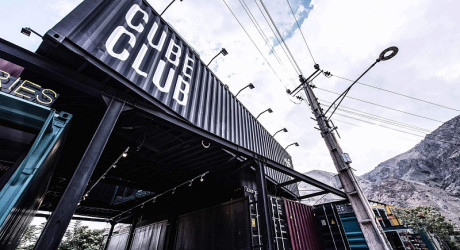 Cube Club – пространство для отдыха и развлечений из мусорных контейнеров в Иране