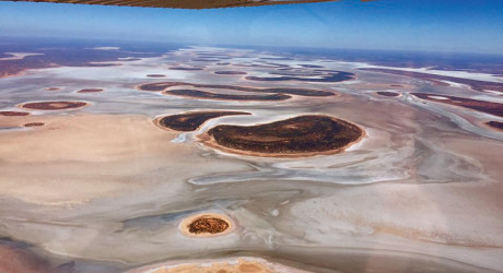 Амадеус – удивительное австралийское соленое озеро, названное в честь короля Испании