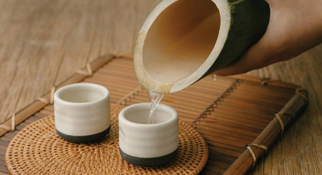 Bambooze - китайский ликер, выдержанный в растущих бамбуковых стволах