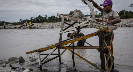 Нелегальная добыча золота в Индонезии