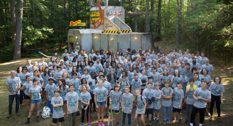 Пионерский лагерь по-американски: дети построили макет заброшенной космической станции в лесу