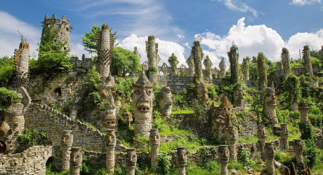 Каменные фигуры сказочной долины Юланг в Китае