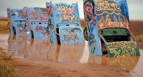 Ранчо кадиллаков «Cadillac Ranch» — кладбище брошенных автомобилей в Техасе