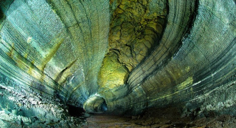 Лавовые каналы на вулканическом острове Чеджудо в Южной Корее