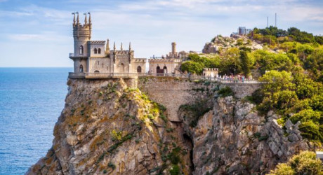 Стоит ли ехать в Крым в 2015 году, если туристы борются за доступ к морю