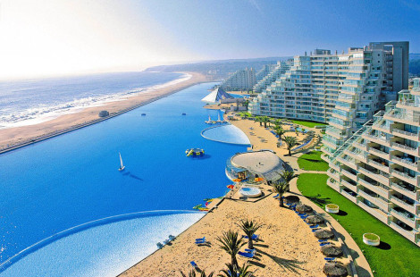 Самый большой бассейн в мире находится в Чили