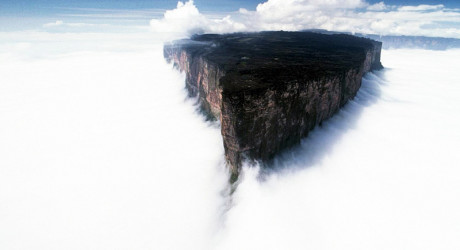 Уникальная гора Рорайма на стыке Бразилии, Венесуэлы и Гайаны