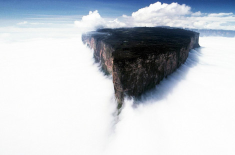 Уникальная гора Рорайма на стыке Бразилии, Венесуэлы и Гайаны