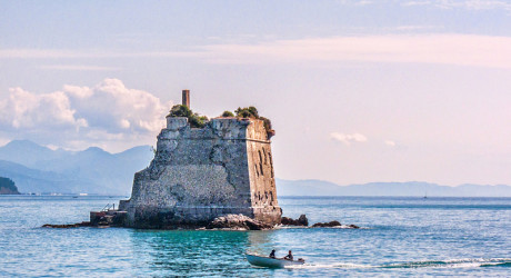 Уникальность башни Scola в провинции Ла-Специя в Италии