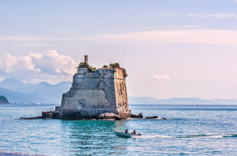 Уникальность башни Scola в провинции Ла-Специя в Италии