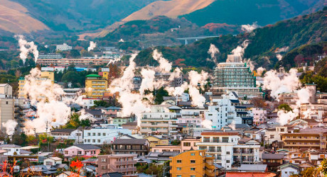 Беппу – японский городок, под которым бушуют сотни геотермальных источников