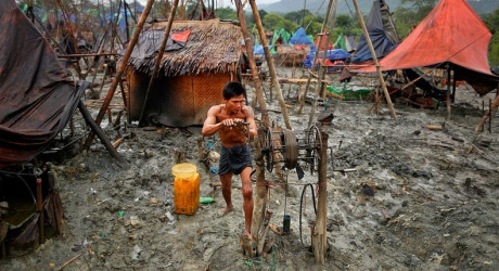Кустарная добыча нефти в Мьянме