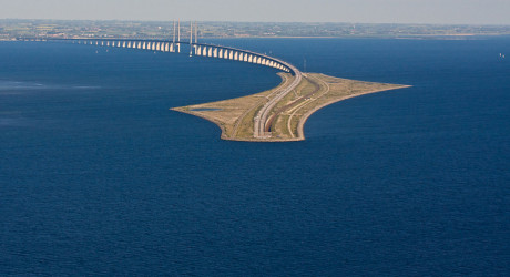Необычный Эресуннский мост (фото и видео)