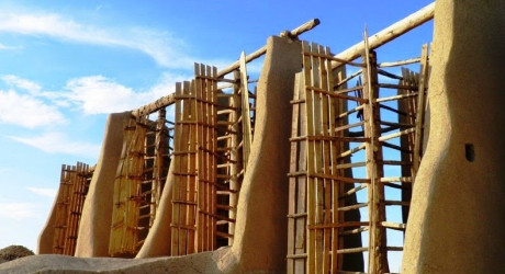 Древние ветряные мельницы в городе Наштифан в Иране