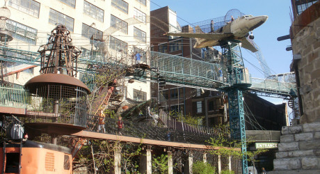 В Сент-Луисе из заброшенной обувной фабрики и мусора сделали популярный музей