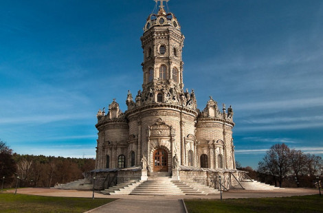 Уникальная православная церковь Знамения в Дубровицах