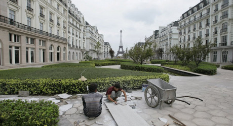 Тиандученг – жилой комплекс в Китае, который выглядит как столица Франции