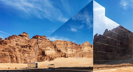 Самое большое зеркальное здание в мире