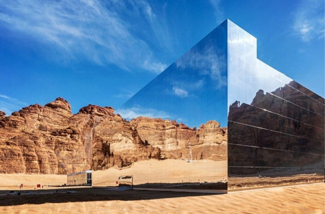 Самое большое зеркальное здание в мире