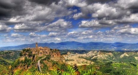 Чивита ди Баньореджо – уникальный итальянский город на вершине холма