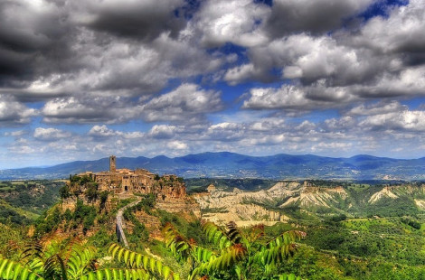 Чивита ди Баньореджо – уникальный итальянский город на вершине холма