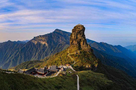 Удивительная гора Фаньцзиншань в провинции Гуйчжоу в Китае